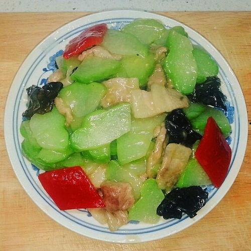 今日新鲜事佛手瓜炒肉,佛手瓜炒肉，营养与口感并存